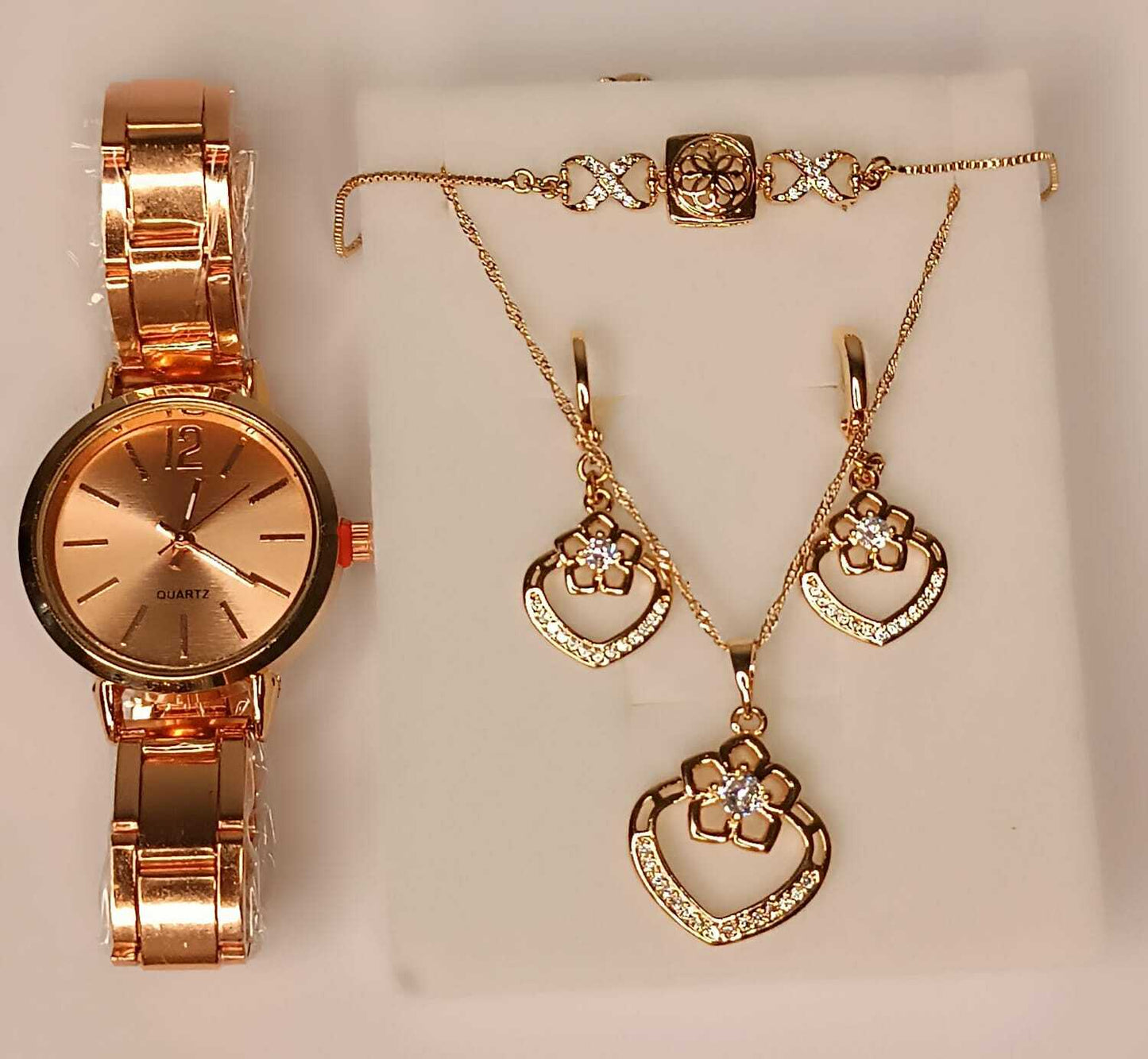 SET CORAZÓN DORADITO